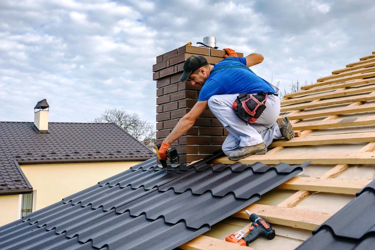 install roof shingles-roof repair tech laying shingles on a roof