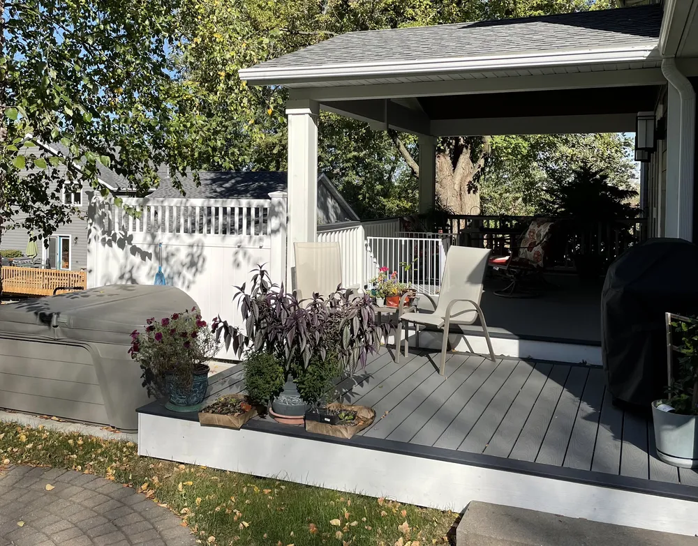 patio area with trex deck and patio covering