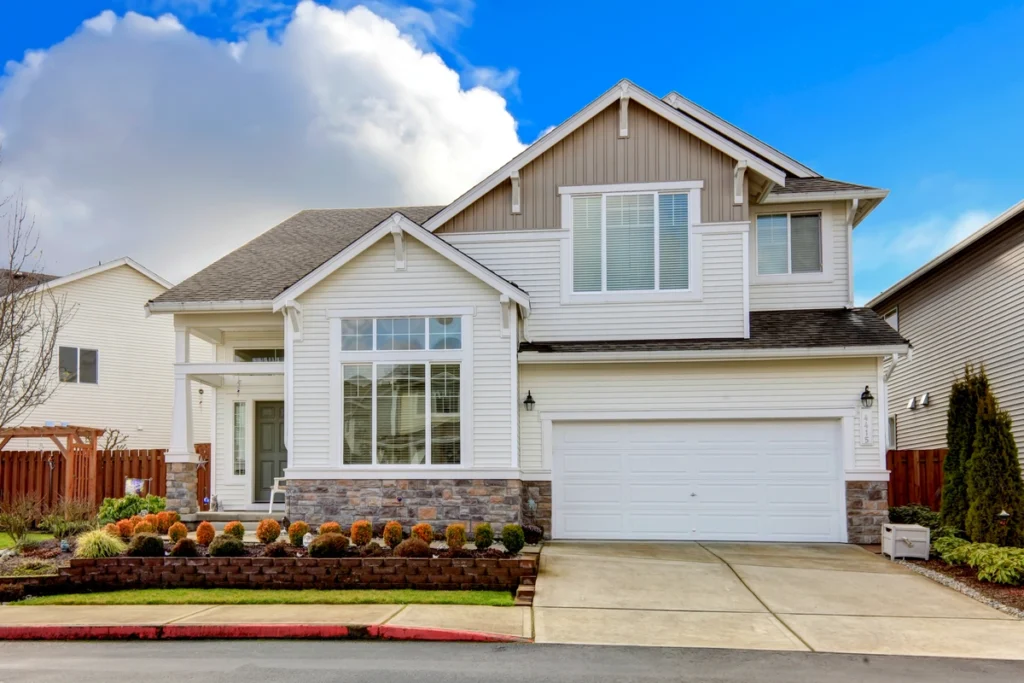 light siding vinyl home