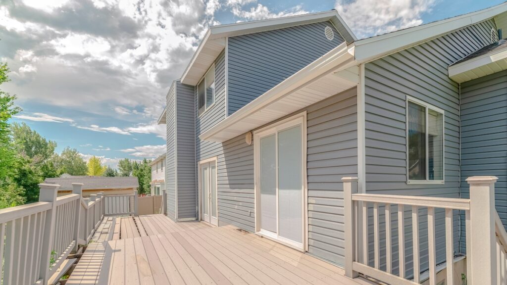 Panorama Modern two storey home with unfinished deck area