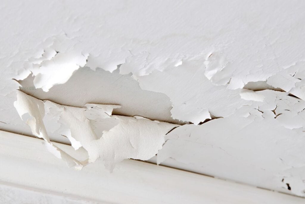 Swelling leaking of whitewash and plaster on ceiling of dwelling due to penetration of water